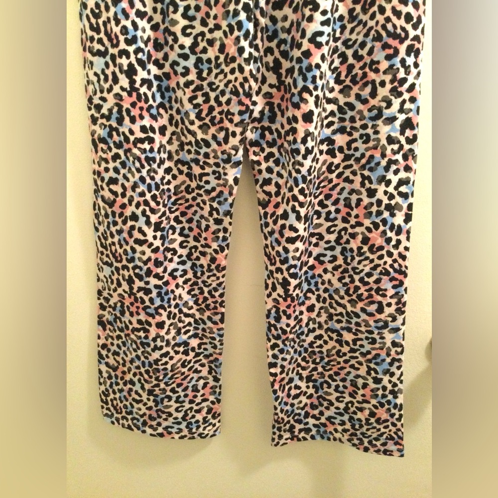 SO Black T-Shirt and Leopard Print Pajama Bundle - Picture 9 of 9